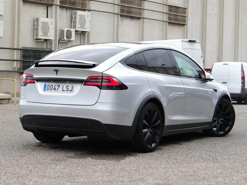 Tesla Model X • 2017 • 99,000 km 4
