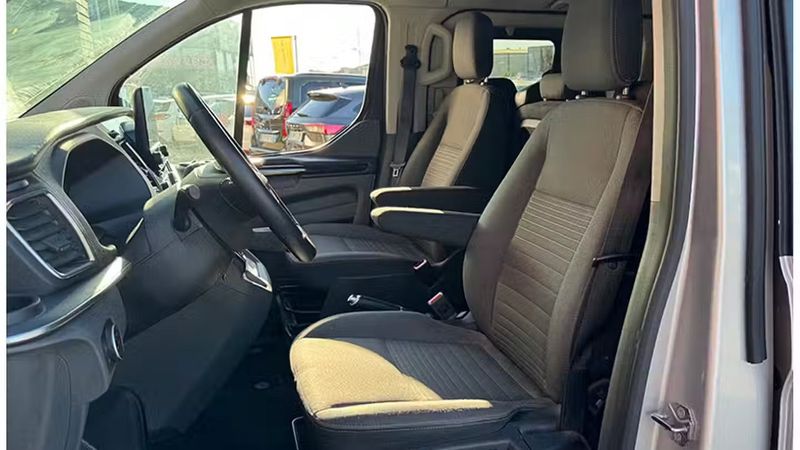 Ford Tourneo Custom • 2023 • 30,552 km 13