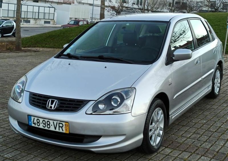 Honda Civic • 2003 • 245,000 km 1