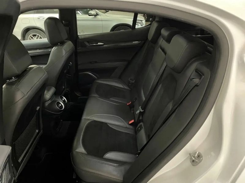 Alfa Romeo Stelvio • 2018 • 120,000 km 9