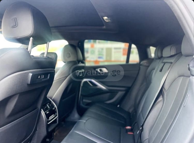 BMW X6 • 2021 • 17,000 km 5