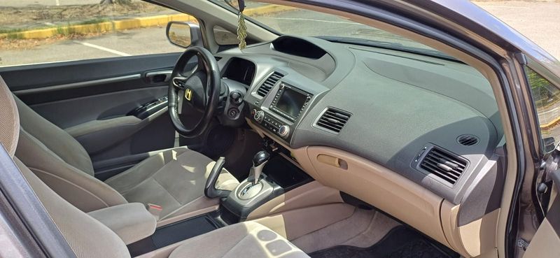 Honda Civic • 2009 • 200,000 km 6