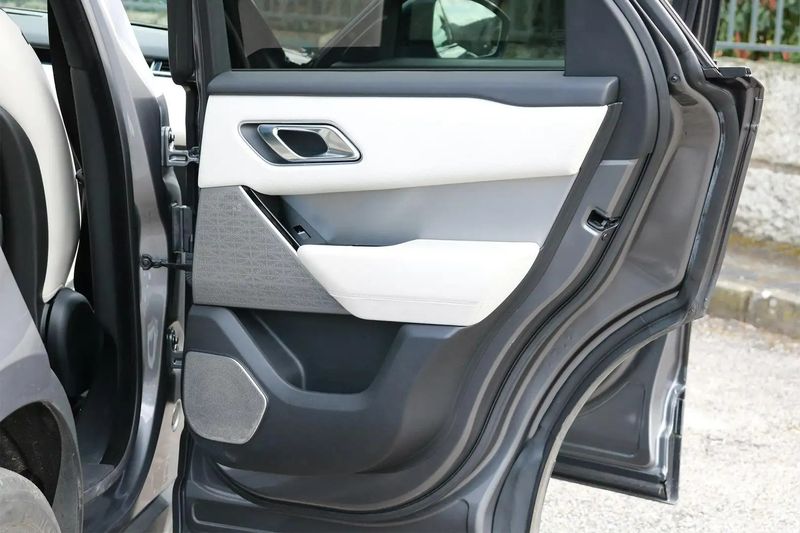 Land Rover Range Rover Velar • 2017 • 156,500 km 7