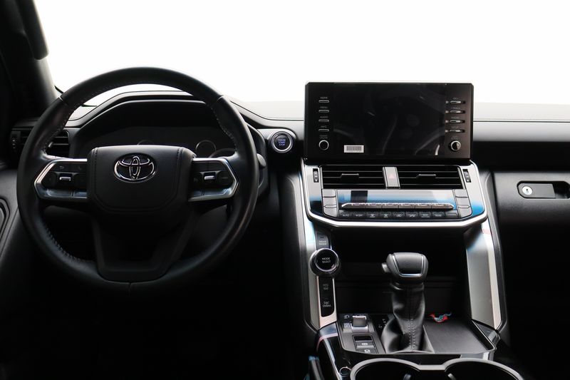 Toyota Land Cruiser • 2022 • 30,884 km 15