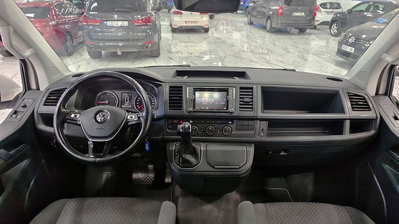 Volkswagen Multivan • 2018 • 59,521 km 10