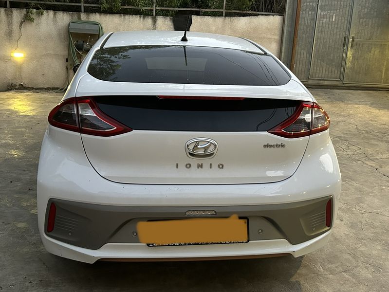 Hyundai Ioniq Electric • 2019 • 230 km 3