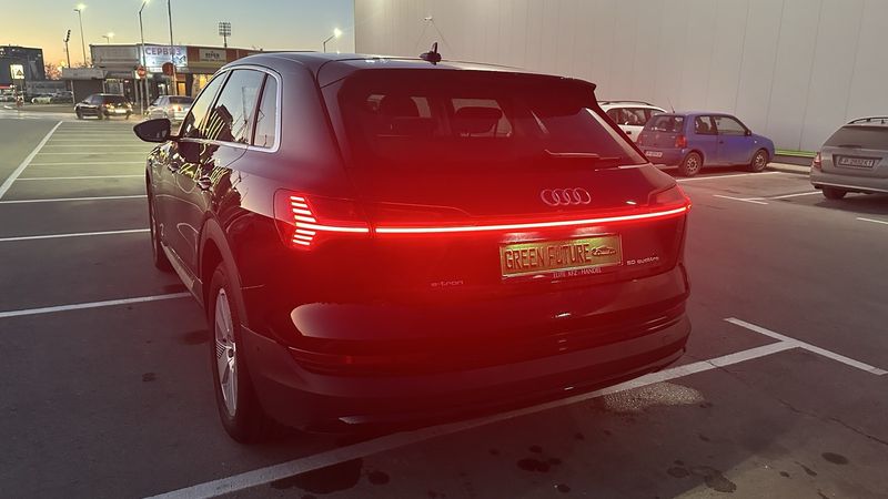 Audi e-tron • 2021 • 28,000 km 31