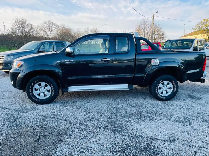 Toyota Hilux • 2008 • 230,000 km 2