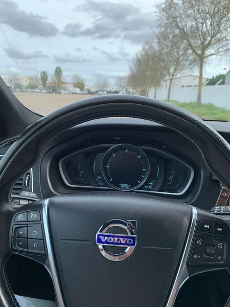 Volvo V40 • 2014 • 60,000 km 7