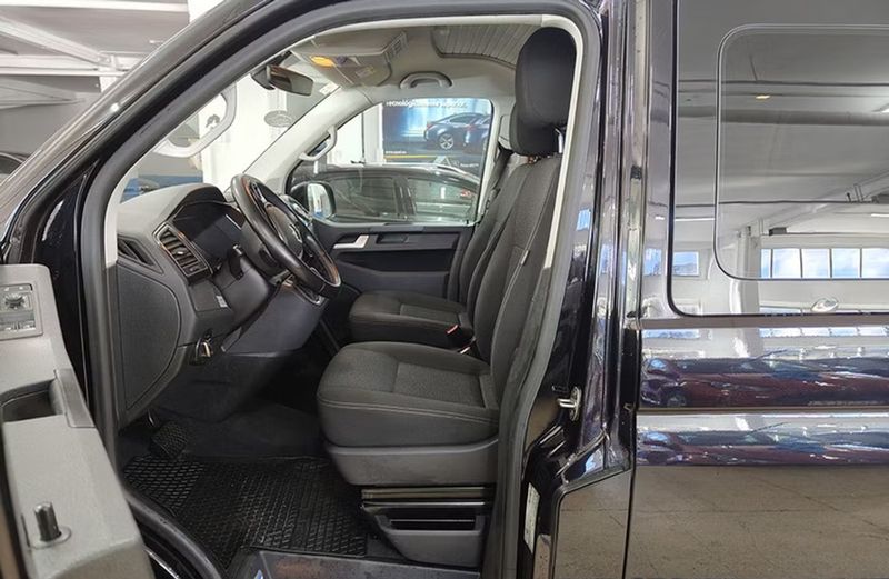 Volkswagen California • 2019 • 76,600 km 11