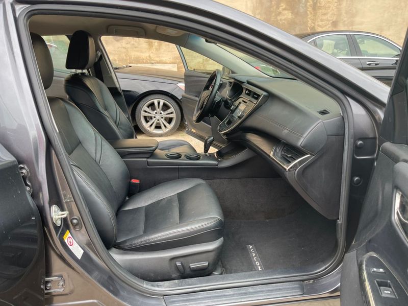 Toyota Avalon • 2017 • 2 km 2