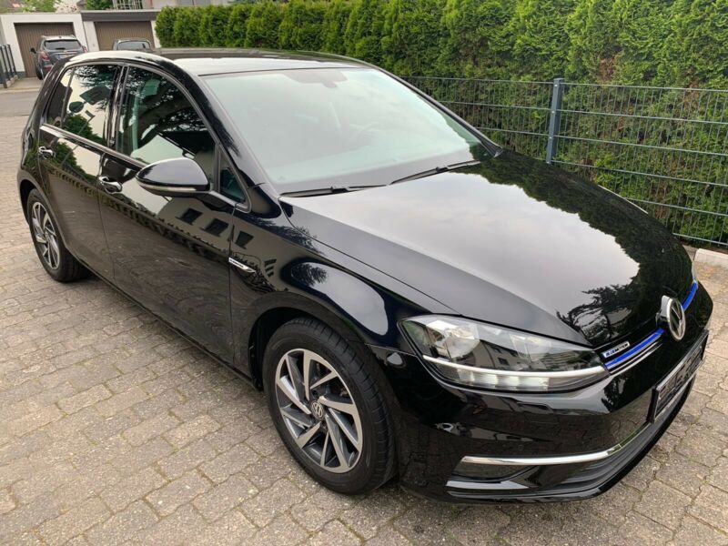 Volkswagen Golf • 2017 • 39,000 km 3