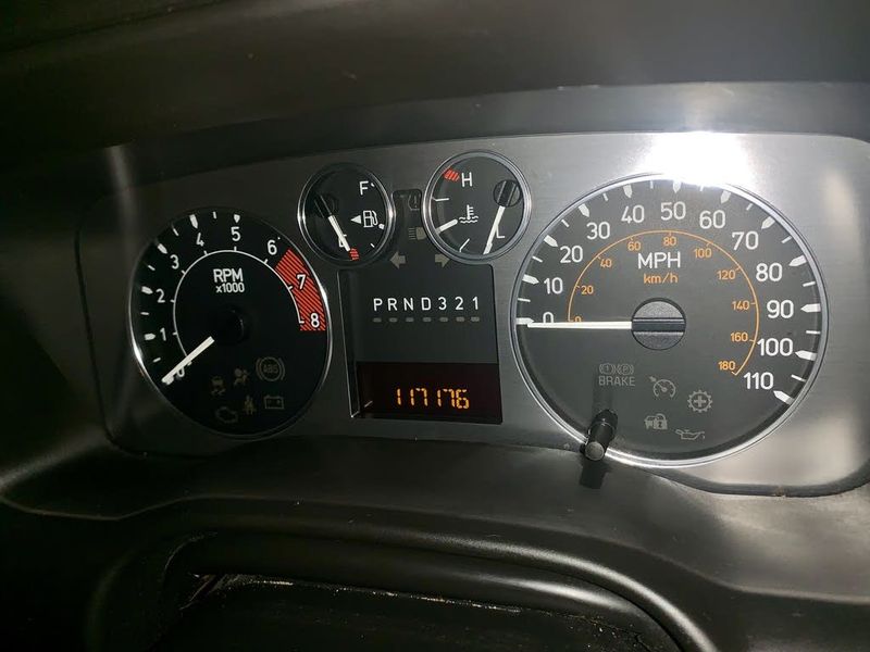 Hummer H3 • 2008 • 117,176 km 6