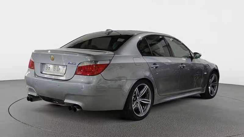 BMW M5 • 2005 • 128,313 km 4