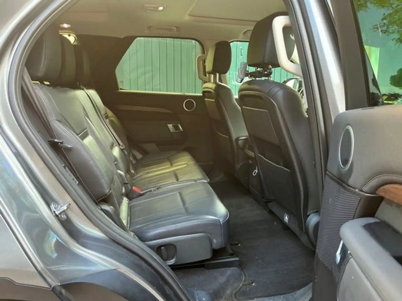 Land Rover Discovery • 2017 • 146,000 km 9