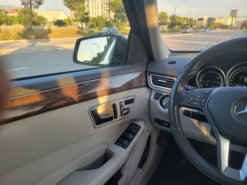 Mercedes-Benz E-Class • 2015 • 240,000 km 4