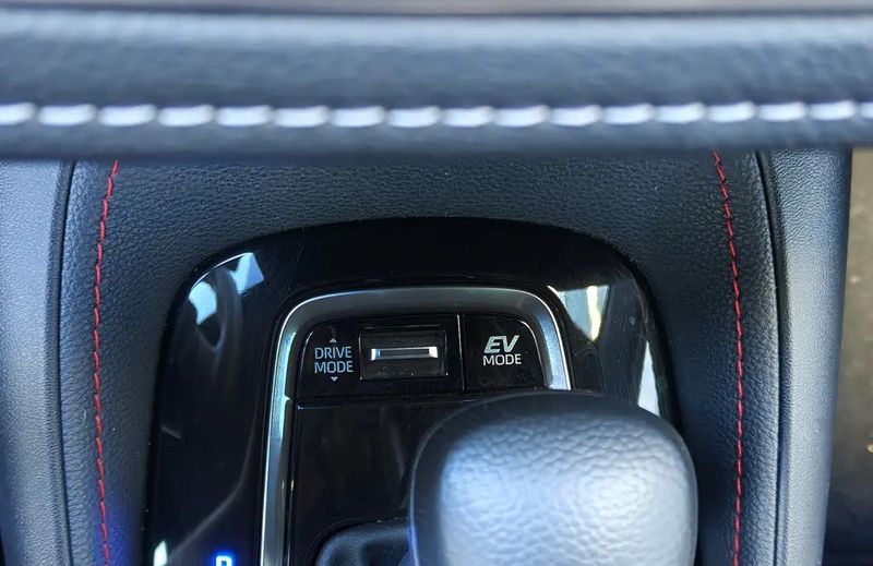 Toyota Corolla • 2024 • 29,800 km 9