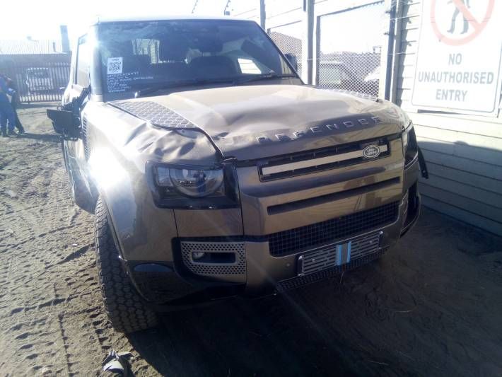 Land Rover Defender • 2021 • 75,225 km 11