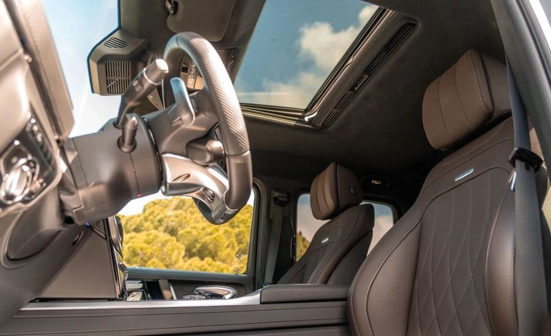 Mercedes-Benz G-Class • 2023 • 4,200 km 6