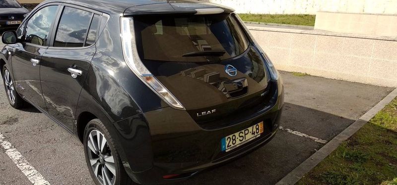 Nissan Leaf • 2017 • 70,000 km 5