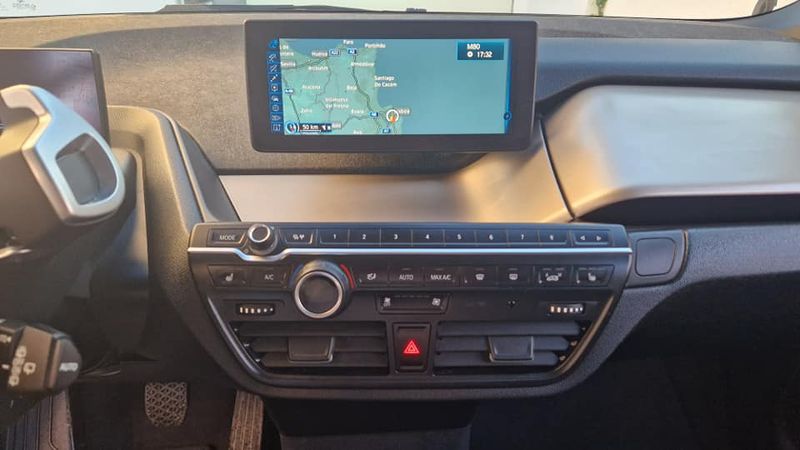BMW i3 • 2017 • 105,000 km 3