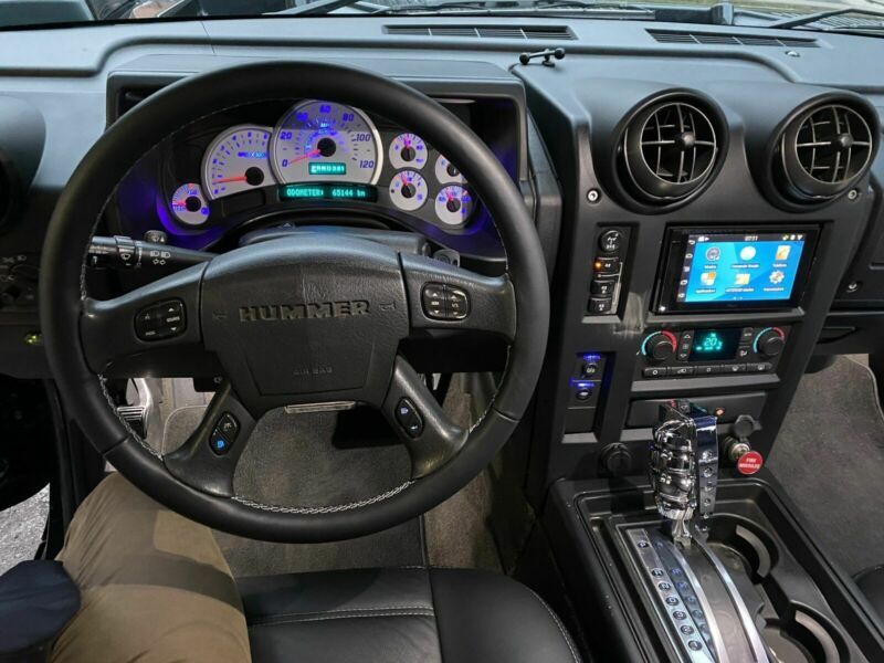 Hummer H2 • 2003 • 65,000 km 2