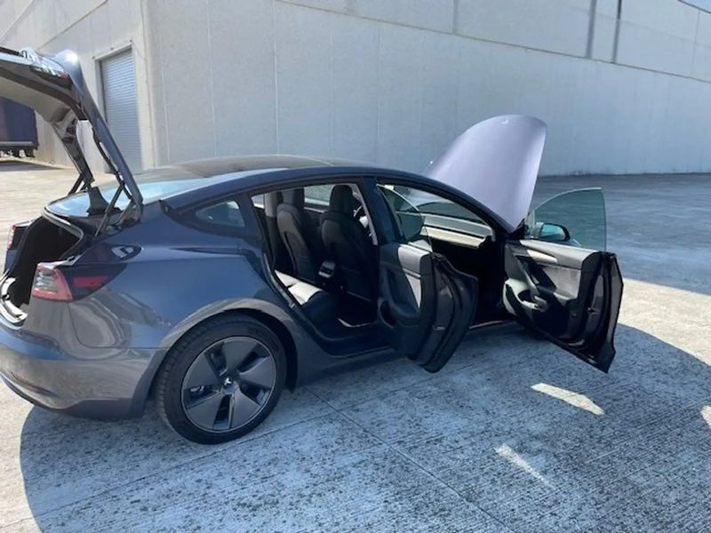 Tesla Model 3 • 2022 • 85,000 km 7