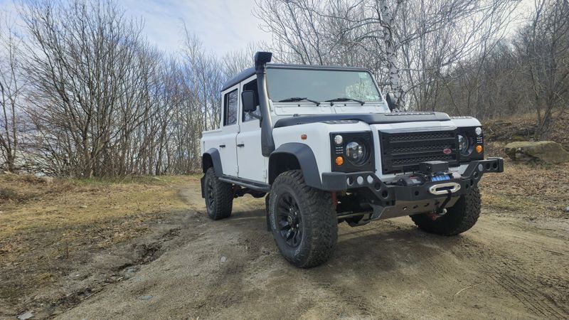 Land Rover Defender • 2005 • 135,000 km 1