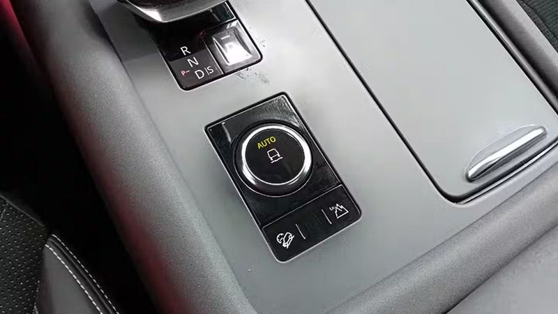 Land Rover Discovery • 2021 • 71,137 km 14