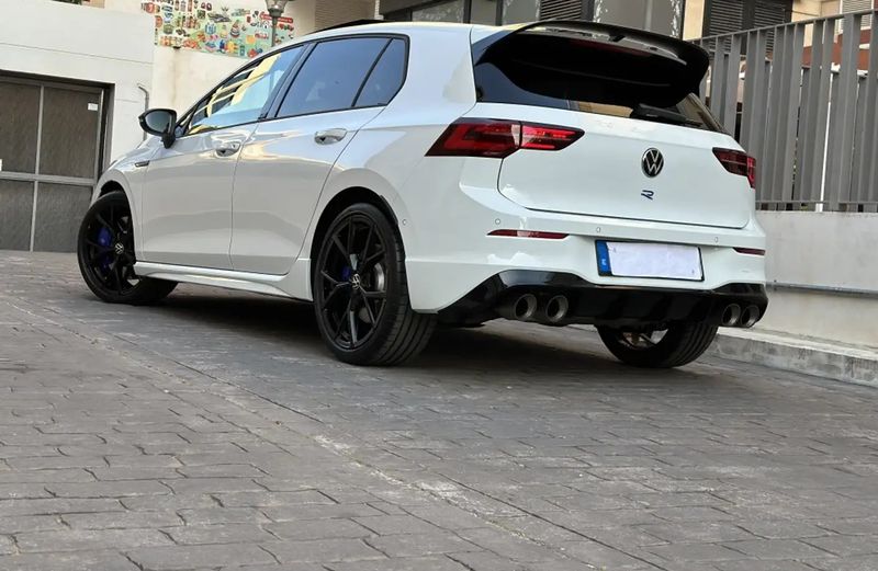 Volkswagen Golf • 2024 • 8,900 km 8