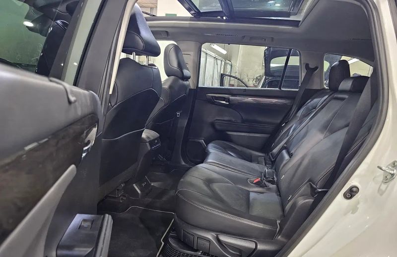 Toyota Highlander • 2021 • 64,406 km 7