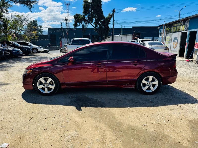 Honda Civic • 2010 • 121,000 mi 4