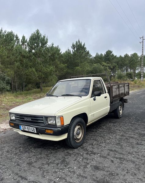 Toyota Hilux • 1988 • 247,000 km 3