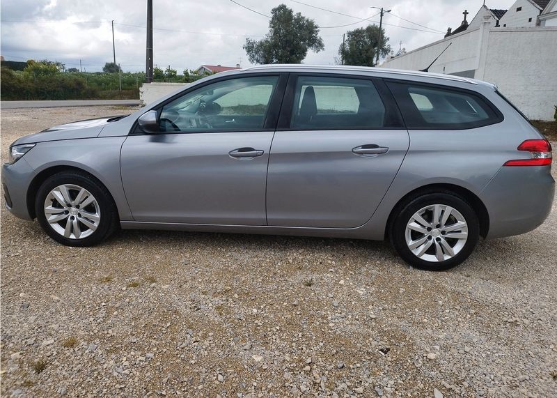 Peugeot 308 • 2019 • 140,000 km 3