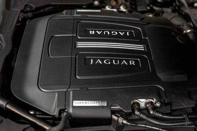 Jaguar XKR • 2012 • 89,500 km 14