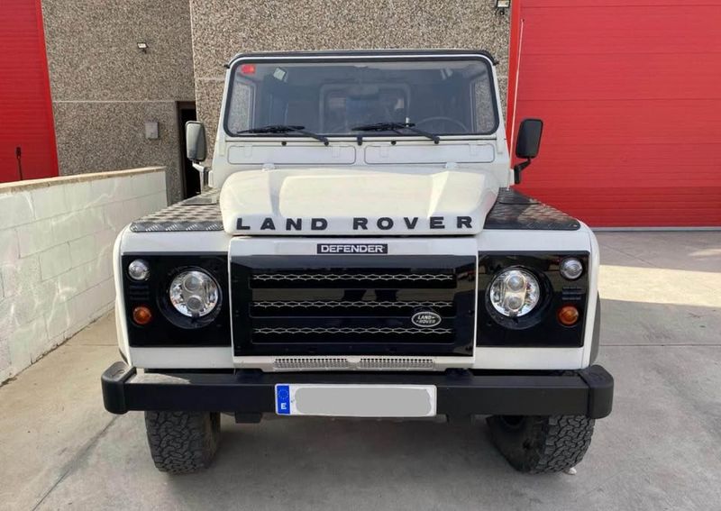 Land Rover Defender • 2005 • 79,000 km 1