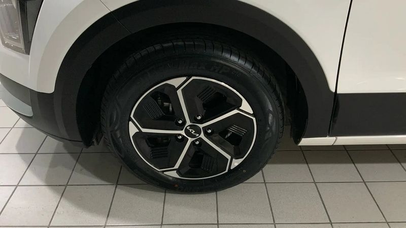 Kia Niro • 2023 • 33,400 km 4