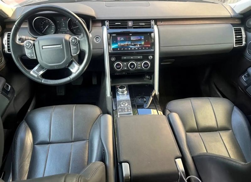 Land Rover Discovery • 2017 • 146,000 km 7