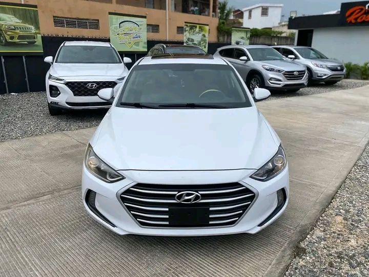 Hyundai Elantra • 2019 • 50,000 km 1