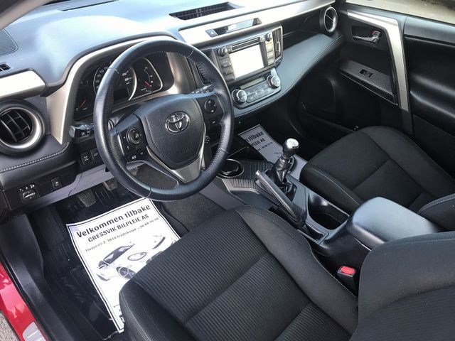 Toyota RAV4 • 2015 • 92,000 km 2