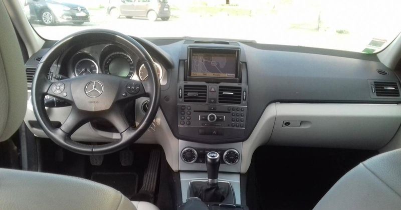 Mercedes-Benz C • 2002 • 249,999 km 3