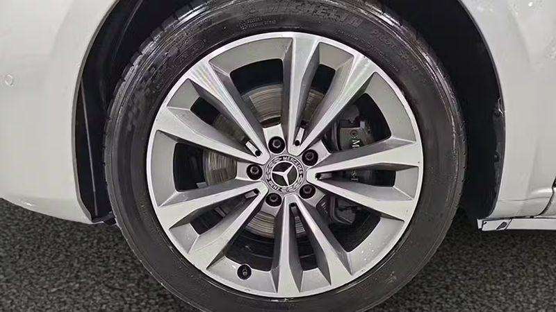 Mercedes-Benz 310 Van • 2019 • 134,431 km 13