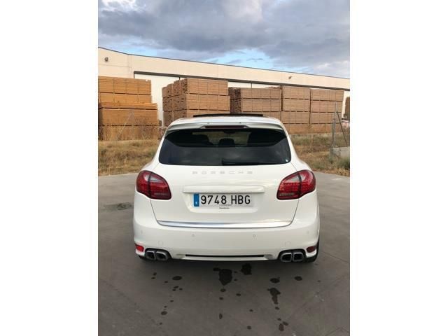 Porsche Cayenne • 2011 • 180,000 km 4