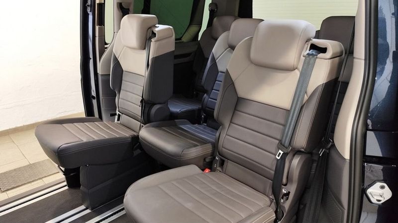 Volkswagen Multivan • 2024 • 3,979 km 10