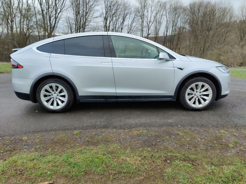 Tesla Model X • 2017 • 119,950 km 4