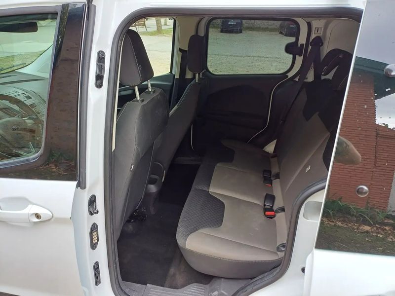 Ford Transit Courier • 2020 • 150,000 km 10