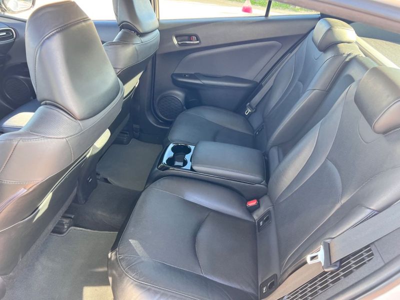 Toyota Prius • 2017 • 81,000 km 4