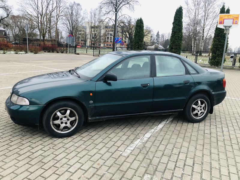 Audi A4 • 1995 • 312,899 km 1
