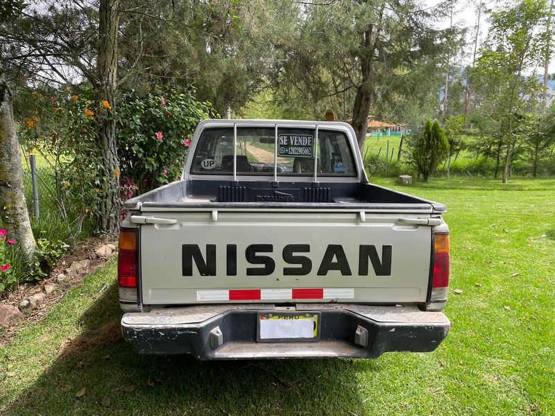 Nissan Pickup • 1997 • 119,000 km 4