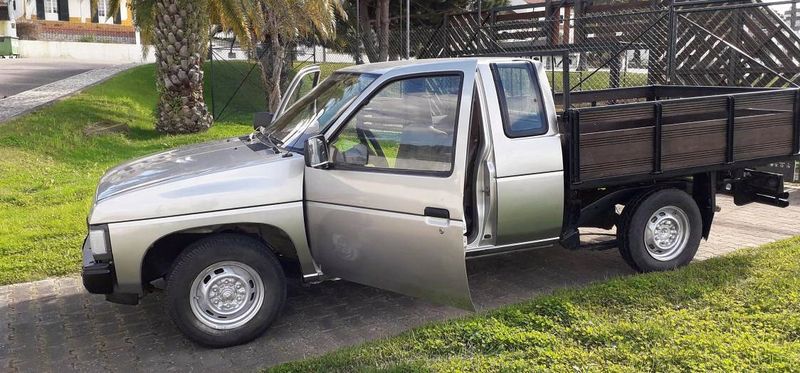 Nissan Pickup • 1989 • 250,000 km 2